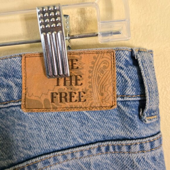 Free People We The Free Crossroads Mid Rise Slim Straight Barrel Jeans Size 30 - Picture 15 of 16